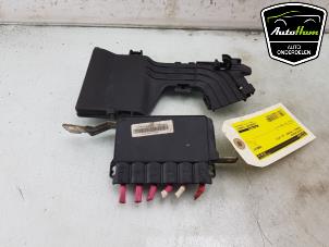 Usagé Boîte à fusibles Renault Megane III CC (EZ) 1.4 16V TCe 130 Prix € 50,00 Règlement à la marge proposé par AutoHam
