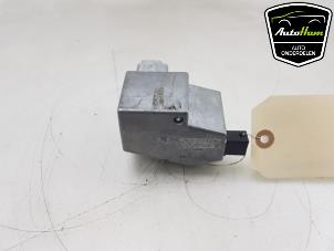 Usados Llave de contacto electrónica Opel Astra L Sports Tourer (F4/FC/FN/FR) 1.2 Turbo 130 12V Precio € 75,00 Norma de margen ofrecido por AutoHam
