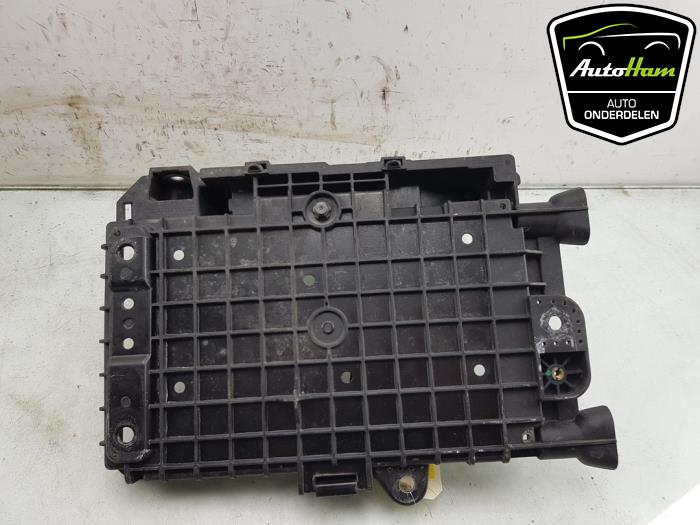 Begagnade Batterilåda Mercedes A (177.0) 1.3 A-200 Turbo 16V Pris € 25,00 Marginaltabell erbjuds av AutoHam