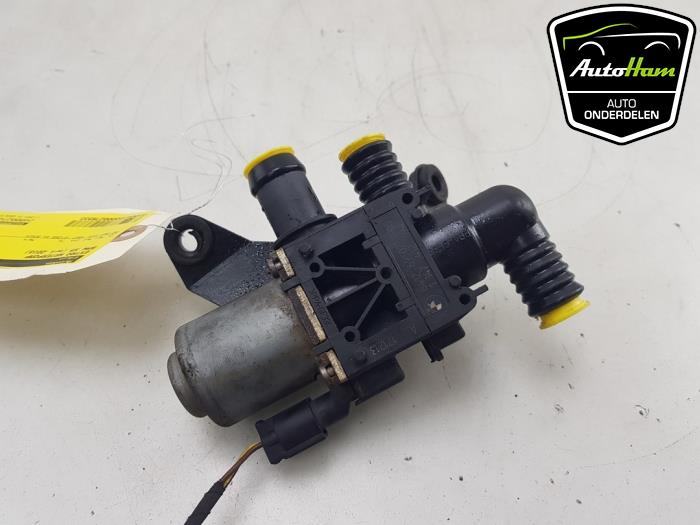 Begagnade Extra vattenpump BMW X5 (F15) xDrive 40e PHEV 2.0 Pris € 40,00 Marginaltabell erbjuds av AutoHam