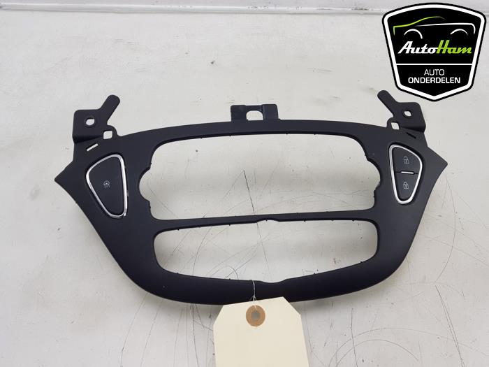 Gebrauchte Radioblende Opel Corsa E 1.2 16V Preis € 10,00 Margenregelung angeboten von AutoHam