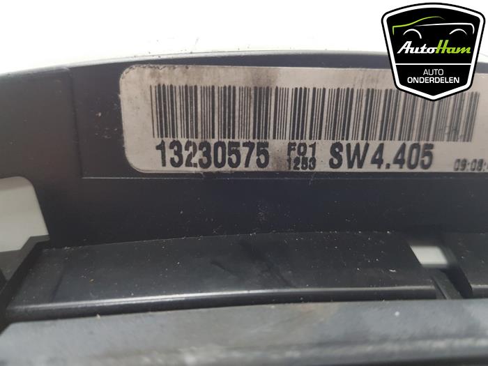 Begagnade Instrumentpanel Opel Zafira (M75) 2.2 16V Direct Ecotec Pris € 100,00 Marginaltabell erbjuds av AutoHam