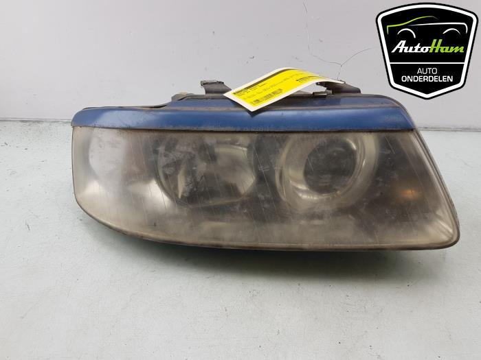 Używane Reflektor prawy Audi A3 (8L1) 1.6 Cena € 50,00 Procedura marży oferowane przez AutoHam