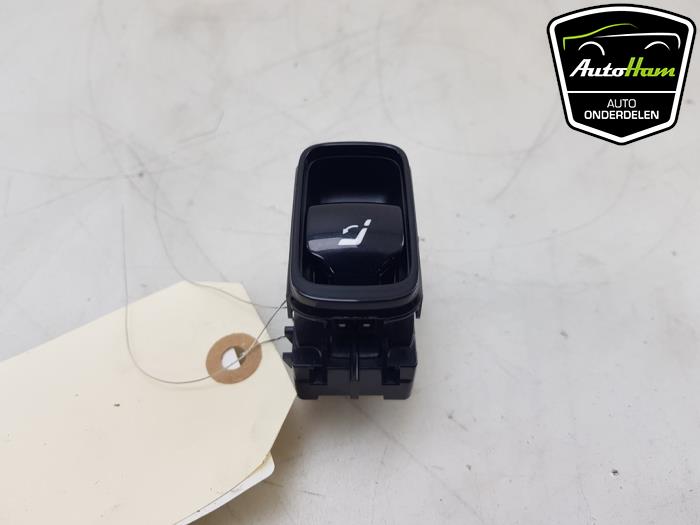 Używane Przelacznik Mercedes C (W206) C-300 2.0 EQ Boost Turbo Cena € 5,00 Procedura marży oferowane przez AutoHam