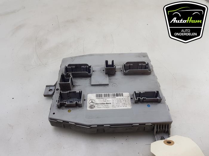 Używane Modul Comfort Mercedes C-Klasse AMG (W205) C-63 S,Edition 1 AMG 4.0 V8 Biturbo Cena € 50,00 Procedura marży oferowane przez AutoHam