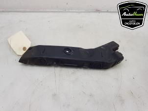 Usagé Support pare-chocs arrière gauche Seat Leon (5FB) 1.2 TSI Ecomotive 16V Prix € 10,00 Règlement à la marge proposé par AutoHam