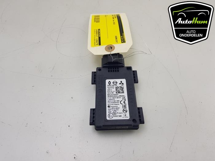 Begagnade Dödvinkelsensor Renault Arkana (RJLL) 1.6 E-Tech 145 16V Pris € 150,00 Marginaltabell erbjuds av AutoHam