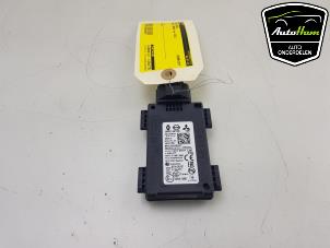 Begagnade Dödvinkelsensor Renault Arkana (RJLL) 1.6 E-Tech 145 16V Pris € 150,00 Marginaltabell erbjuds av AutoHam