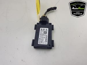 Begagnade Dödvinkelsensor Renault Arkana (RJLL) 1.6 E-Tech 145 16V Pris € 150,00 Marginaltabell erbjuds av AutoHam