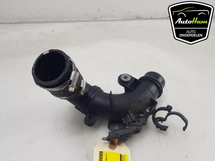 Gebrauchte Intercooler Rohr Peugeot 3008 II (M4/MC/MJ/MR) 1.2 12V e-THP PureTech 130 Preis € 20,00 Margenregelung angeboten von AutoHam