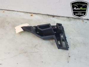 Usados Soporte de parachoques derecha detrás Peugeot 3008 II (M4/MC/MJ/MR) 1.2 12V e-THP PureTech 130 Precio € 15,00 Norma de margen ofrecido por AutoHam