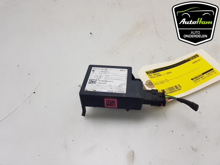 Usados Módulo PDC Tesla Model 3 Standard RWD Plus, Long Range RWD Precio € 15,00 Norma de margen ofrecido por AutoHam