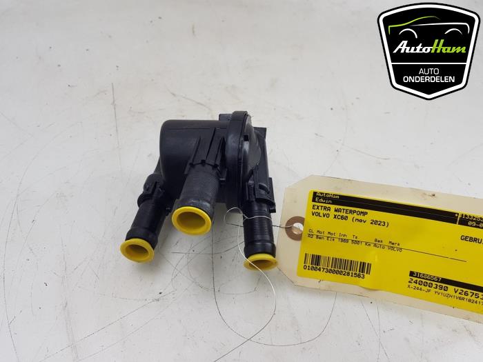 Begagnade Extra vattenpump Volvo XC60 II (UZ) 2.0 T6 16V Recharge, Twin Engine AWD Pris € 50,00 Marginaltabell erbjuds av AutoHam