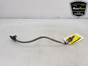 Lambda probe from a Volvo V60 II (ZW) 2.0 T6 16V Twin Engine 2021