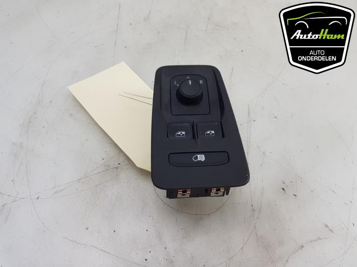 Usados Interruptor de ventanilla eléctrica Volkswagen Caddy Cargo V (SBA/SBH) 2.0 TDI BlueMotionTechnology Precio € 25,00 Norma de margen ofrecido por AutoHam