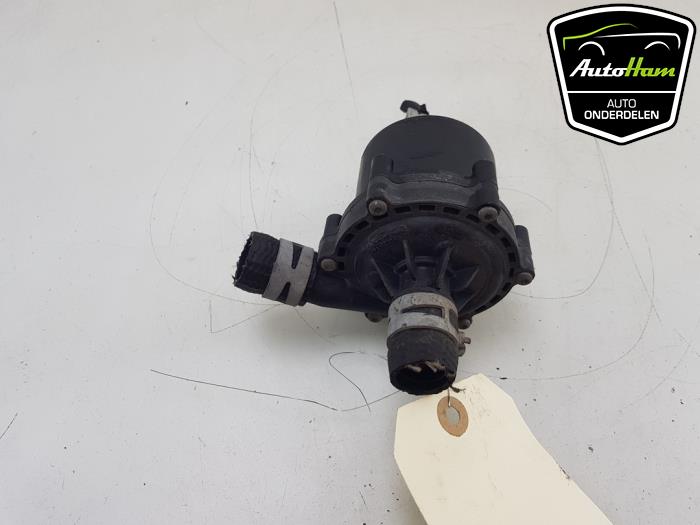 Begagnade Extra vattenpump Tesla Model S 75D Pris € 40,00 Marginaltabell erbjuds av AutoHam