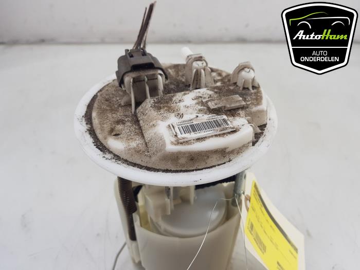 Usagé Pompe à carburant Renault Scénic III (JZ) 2.0 16V CVT Prix € 25,00 Règlement à la marge proposé par AutoHam