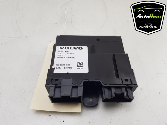 Używane Modul silnika tylnej klapy Volvo XC60 II (UZ) 2.0 T6 16V Recharge, Twin Engine AWD Cena € 125,00 Procedura marży oferowane przez AutoHam