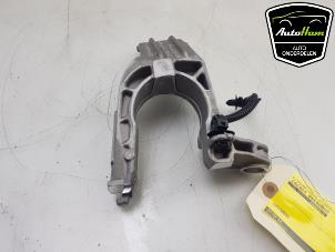 Usados Soporte (varios) Volvo XC60 II (UZ) 2.0 T6 16V Recharge, Twin Engine AWD Precio € 15,00 Norma de margen ofrecido por AutoHam