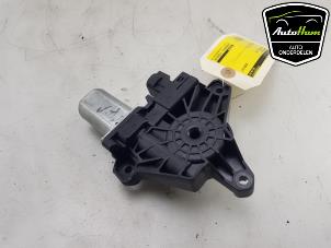 Usados Motor de ventanilla de puerta Jeep Renegade (BU) 1.4 Multi Air 16V Precio € 40,00 Norma de margen ofrecido por AutoHam