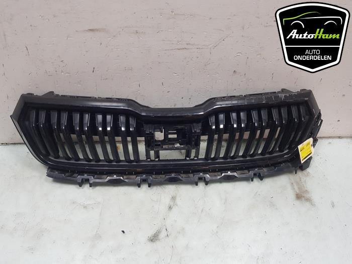 Begagnade Grill Skoda Kodiaq 1.5 TSI 150 ACT 16V Pris € 75,00 Marginaltabell erbjuds av AutoHam