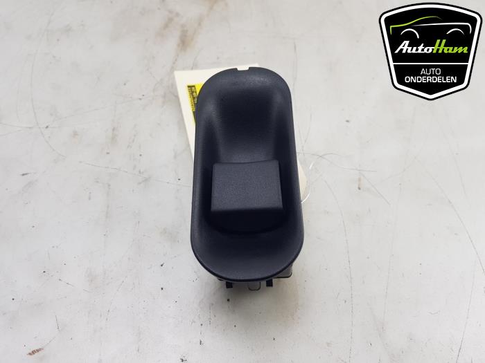 Używane Przelacznik Porsche Taycan (Y1A) 4S Cena € 20,00 Procedura marży oferowane przez AutoHam