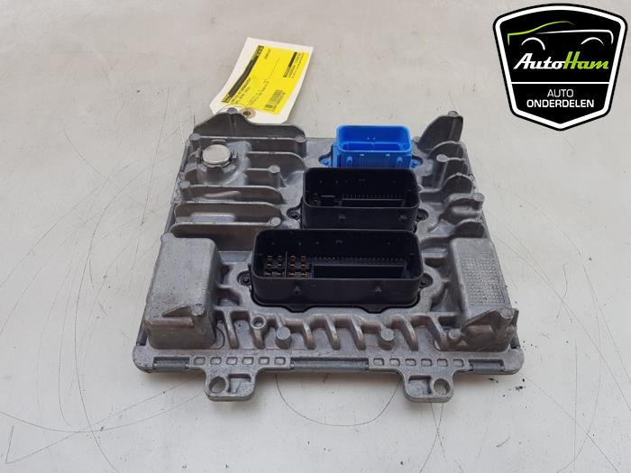 Engine management computer from a Opel Astra K Sports Tourer 1.6 CDTI 136 16V 2018