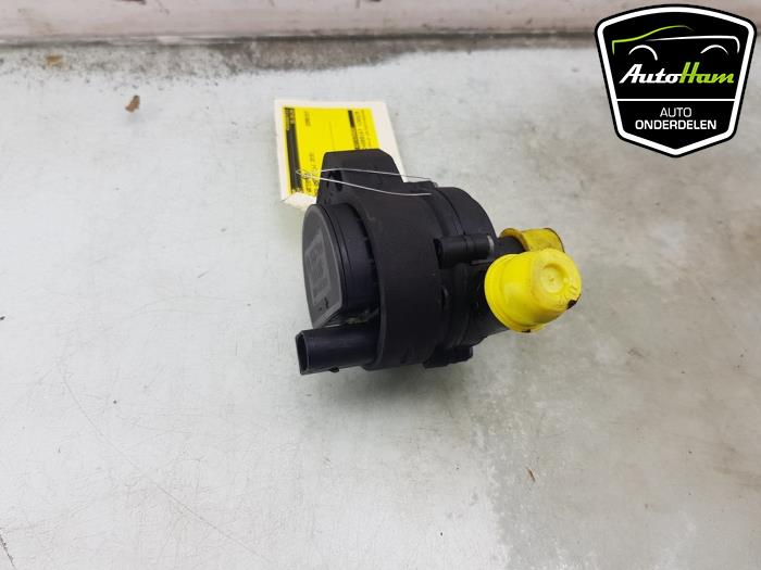 Begagnade Extra vattenpump Mercedes AMG GT (C190) 4.0 R V8 Biturbo Pris € 25,00 Marginaltabell erbjuds av AutoHam