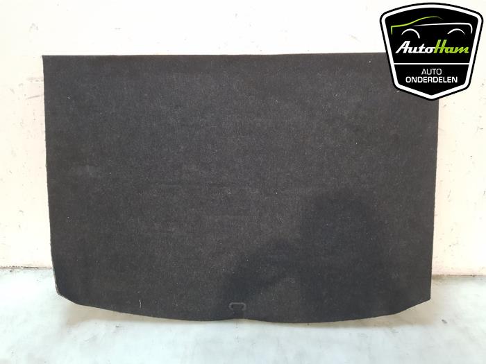Trunk floor trim