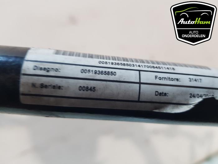 Barra estabilizadora delante de un Jeep Renegade (BU) 1.4 Multi Air 16V 2018