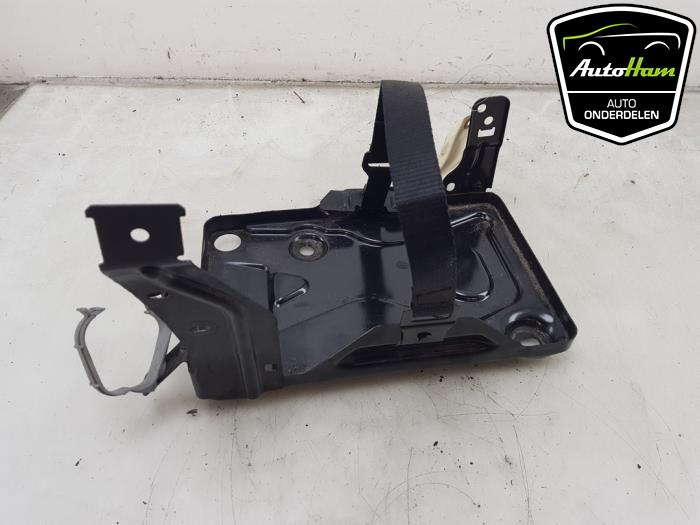 Begagnade Batterilåda Jeep Renegade (BU) 1.4 Multi Air 16V Pris € 20,00 Marginaltabell erbjuds av AutoHam