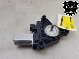 Usados Motor de ventanilla de puerta Jeep Renegade (BU) 1.4 Multi Air 16V Precio € 40,00 Norma de margen ofrecido por AutoHam