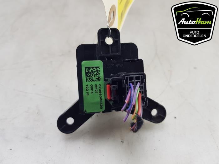 Interruptor de freno de mano de un Jeep Renegade (BU) 1.4 Multi Air 16V 2018
