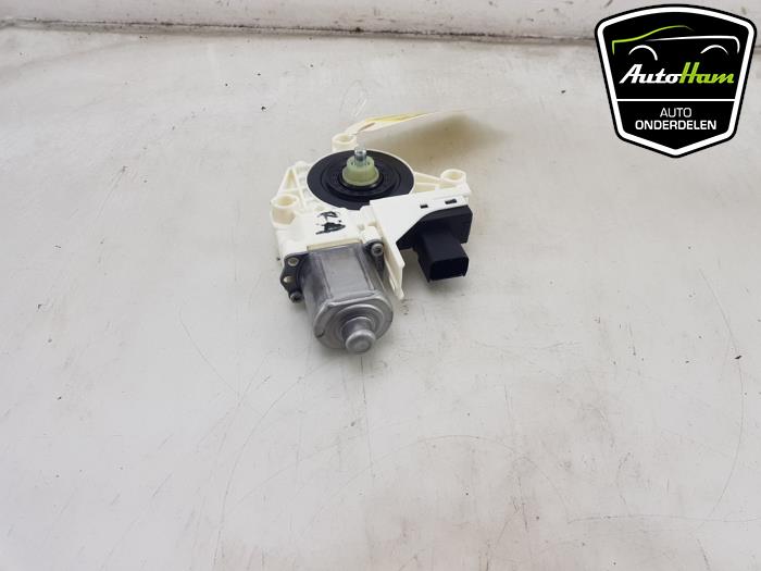 Usados Motor de ventanilla de puerta Tesla Model Y (5YJY) Long Range 72kWh Precio € 35,00 Norma de margen ofrecido por AutoHam