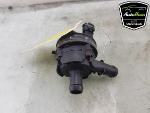 Begagnade Extra vattenpump Mercedes CLA (117.3) 1.6 CLA-180 16V Pris € 40,00 Marginaltabell erbjuds av AutoHam