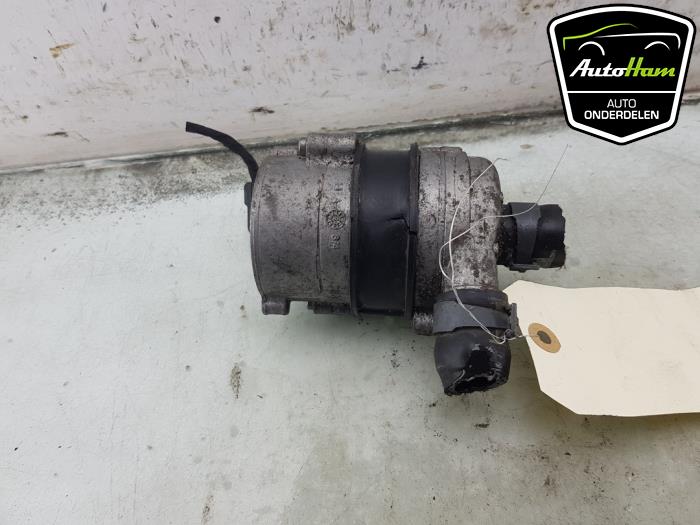 Begagnade Extra vattenpump Audi A4 Avant (B9) 1.4 TFSI 16V Pris € 100,00 Marginaltabell erbjuds av AutoHam