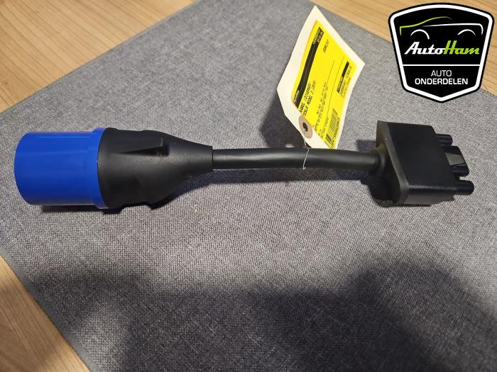 Używane Kabel (rózne) Tesla Model 3 Long Range 75kWh Cena € 30,00 Procedura marży oferowane przez AutoHam