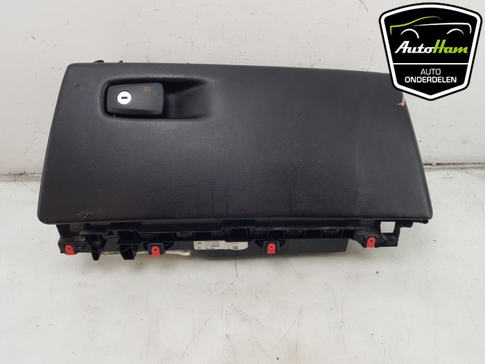 Begagnade Handskfack BMW X5 (F15) xDrive 40e 2.0 Pris € 60,00 Marginaltabell erbjuds av AutoHam