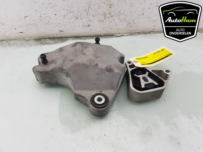Used Engine mount Mercedes B (W246/W242) 1.6 B-200 BlueEFFICIENCY Turbo 16V Price € 15,00 Margin scheme offered by AutoHam