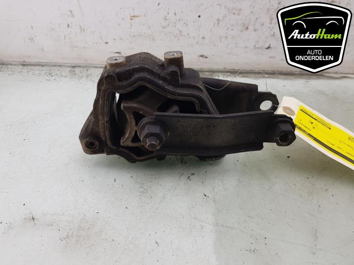 Used Engine mount Landrover Discovery Sport (LC) 2.0 TD4 150 16V Price € 30,00 Margin scheme offered by AutoHam