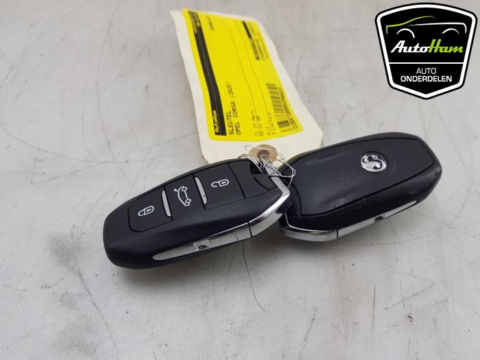 Używane Klucz Opel Corsa F (UB/UH/UP) 1.2 Turbo 12V 100 Cena € 50,00 Procedura marży oferowane przez AutoHam