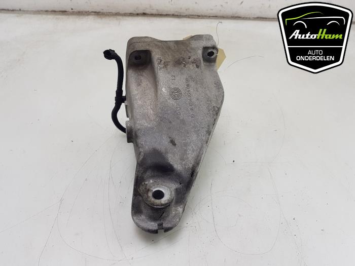 Used Engine mount Mercedes Sprinter 3,5t (907.6/910.6) 311 CDI 2.0 D RWD Price € 36,30 Inclusive VAT offered by AutoHam