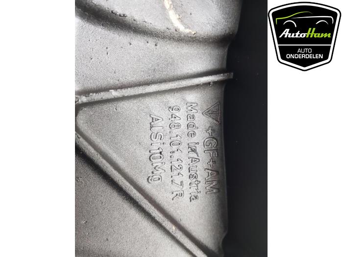 Couvercle de distribution d'un Porsche Cayenne (9PA) 4.5 V8 32V Turbo 2004