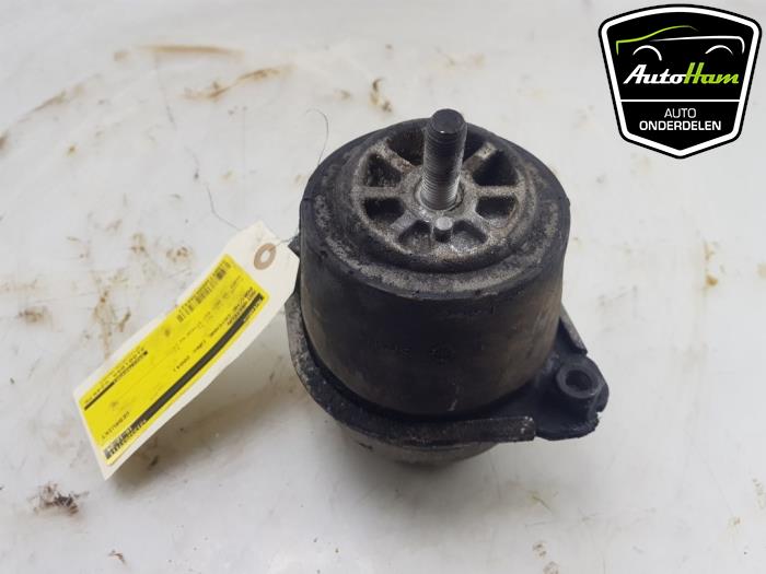 Usagé Support moteur Porsche Cayenne (9PA) 4.5 V8 32V Turbo Prix € 20,00 Règlement à la marge proposé par AutoHam