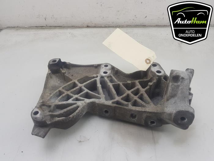 Used Engine mount Mercedes Vito (447.6) 1.6 109 CDI 16V Price € 50,00 Margin scheme offered by AutoHam
