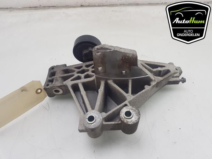 Support dynamo haut d'un Jeep Renegade (BU) 1.4 Multi Air 16V 2015