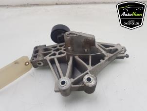 Support dynamo haut d'un Jeep Renegade (BU) 1.4 Multi Air 16V 2015