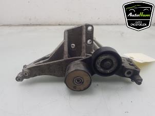 Support dynamo haut d'un Jeep Renegade (BU) 1.4 Multi Air 16V 2015