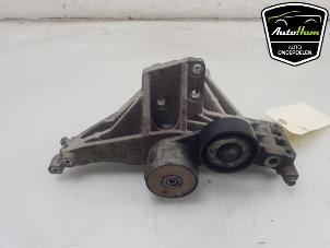 Support dynamo haut d'un Jeep Renegade (BU) 1.4 Multi Air 16V 2015