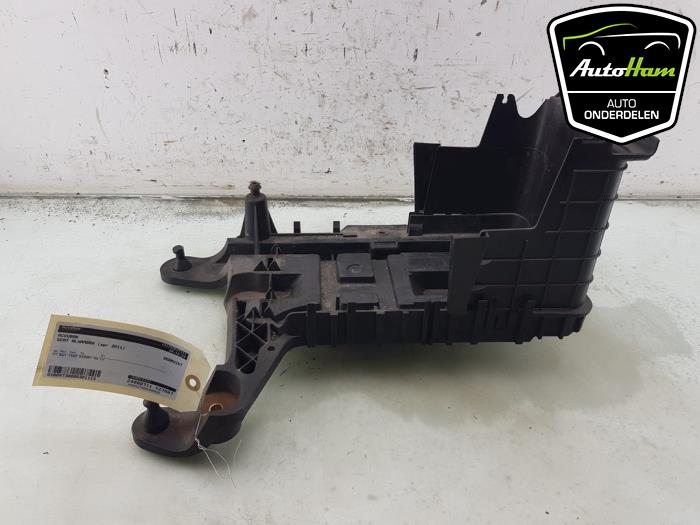Battery box tray